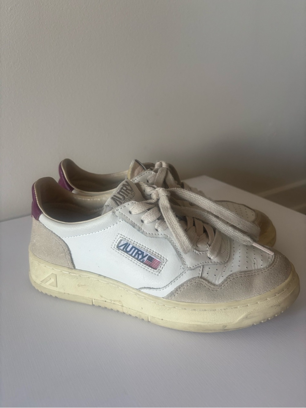 Autry Medalist Low-Top Sneakers with Purple Heel